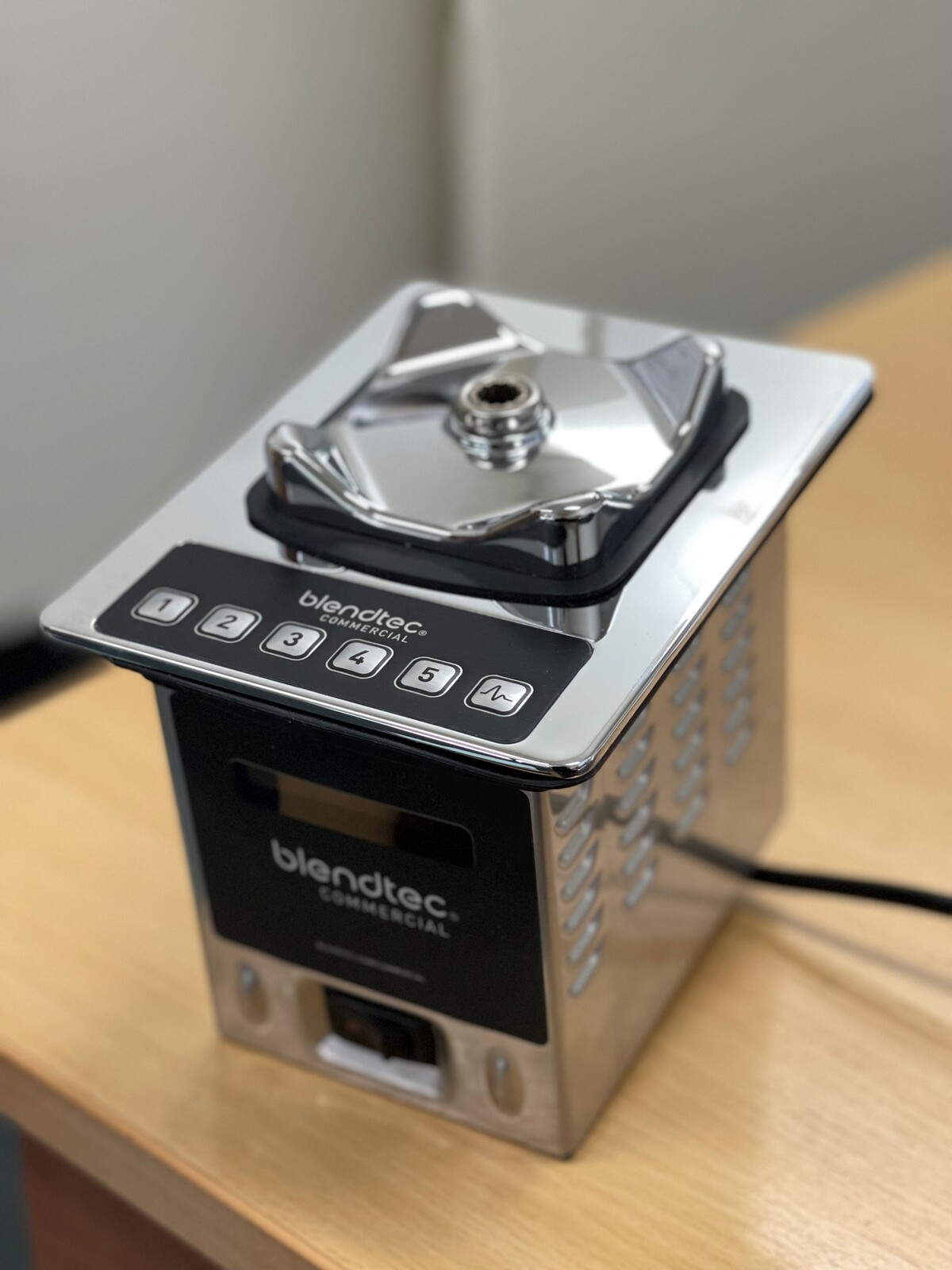 Blendtec Connoisseur 825 Blender w/ FourSide Jar & Soft Lid